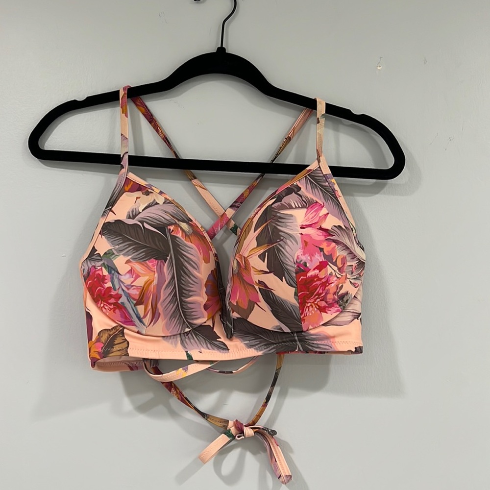 Women’s 34D bathing suit top . Shade & Shore